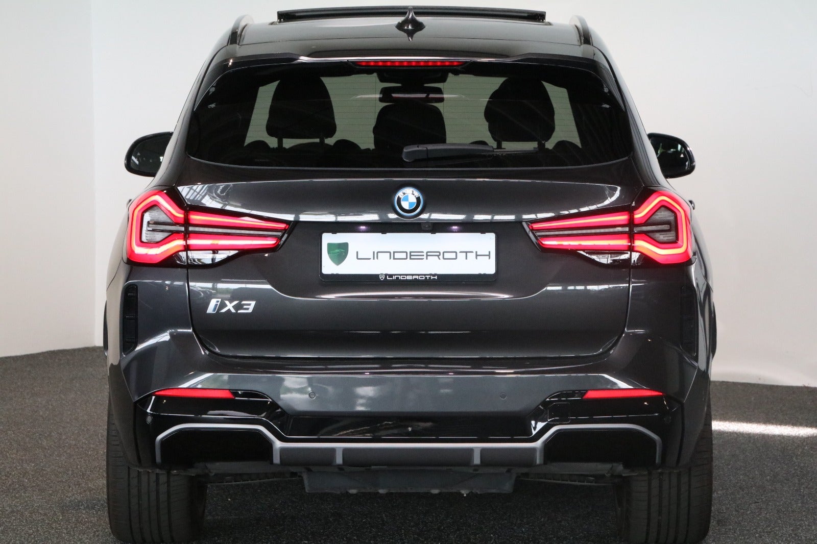 BMW iX3 Charged Plus M-Sport 5d - 4