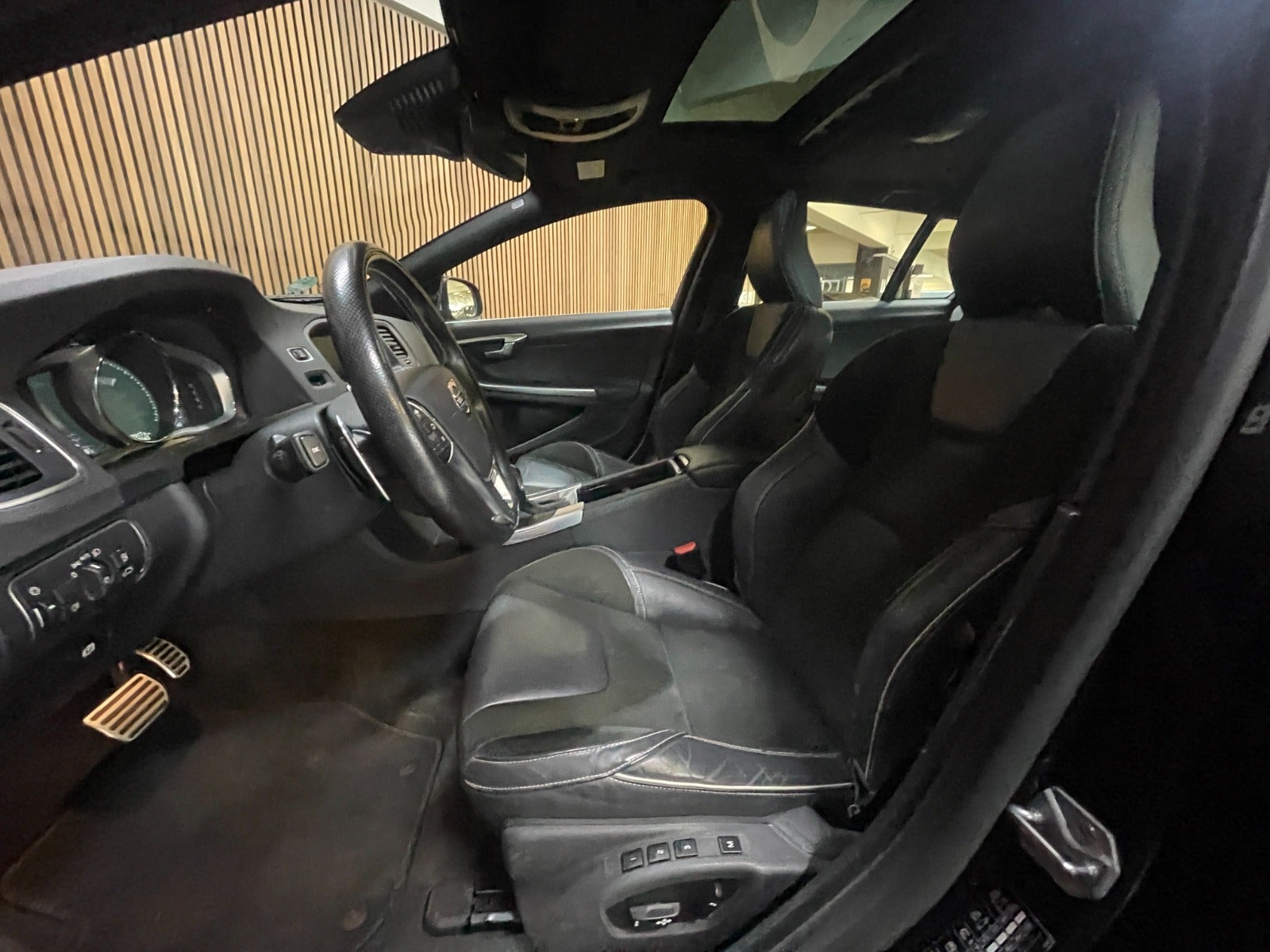 Billede af Volvo V60 2,0 T6 306 R-Design aut. AWD