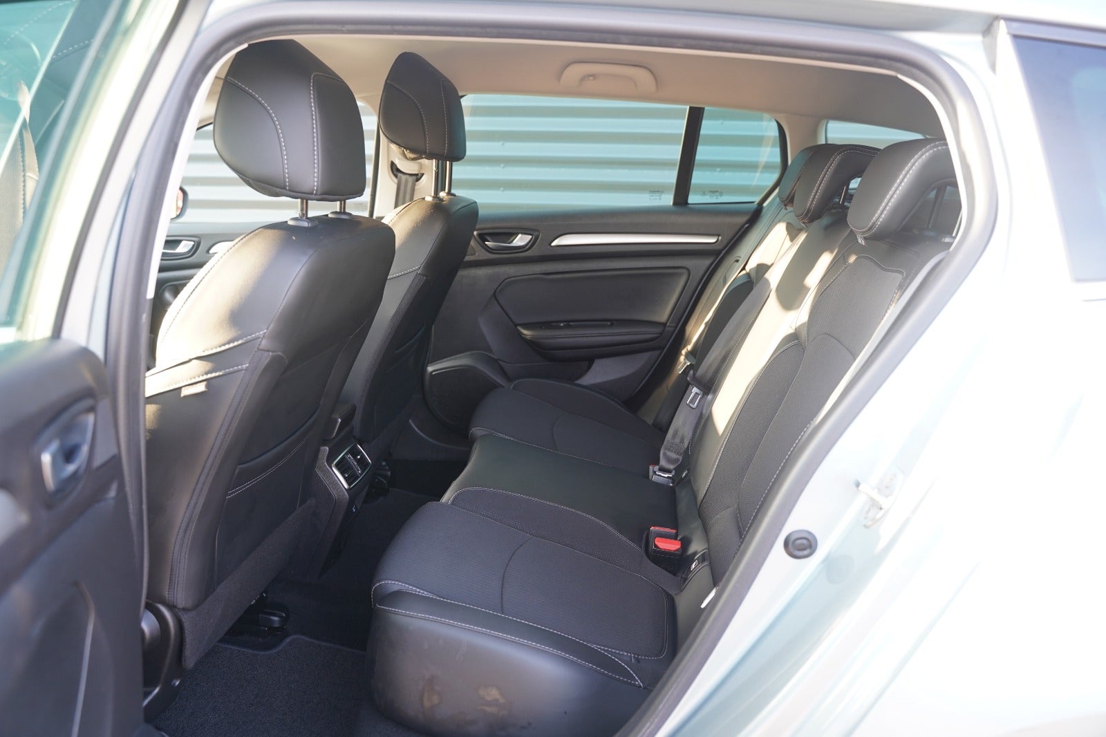 Billede af Renault Megane IV 1,6 E-Tech Intens Sport Tourer