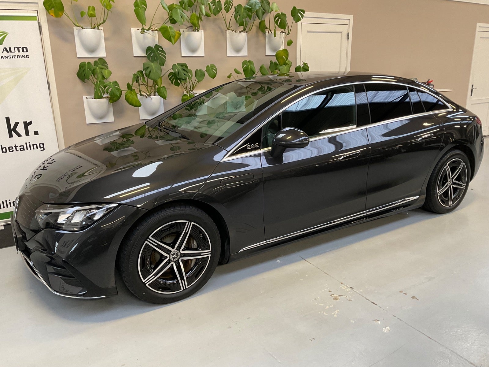 Mercedes EQE350 AMG Line 4d - 3