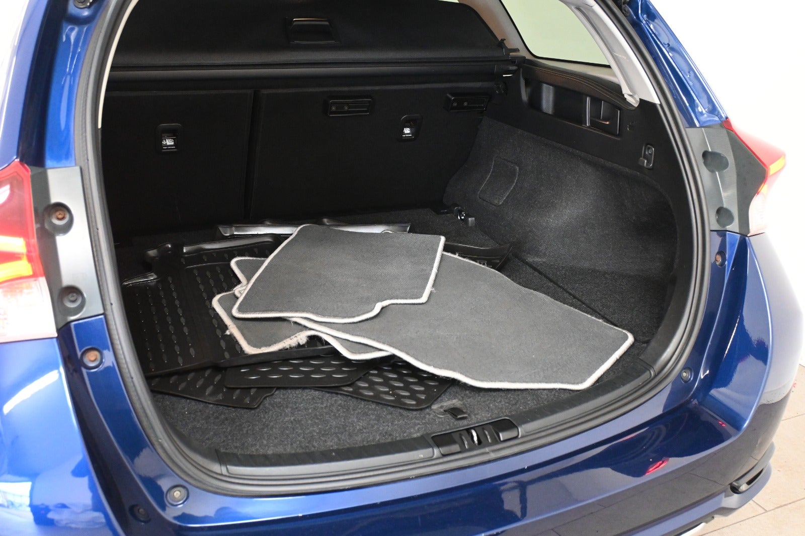 Toyota Auris Hybrid H2 Comfort Touring Sports CVT