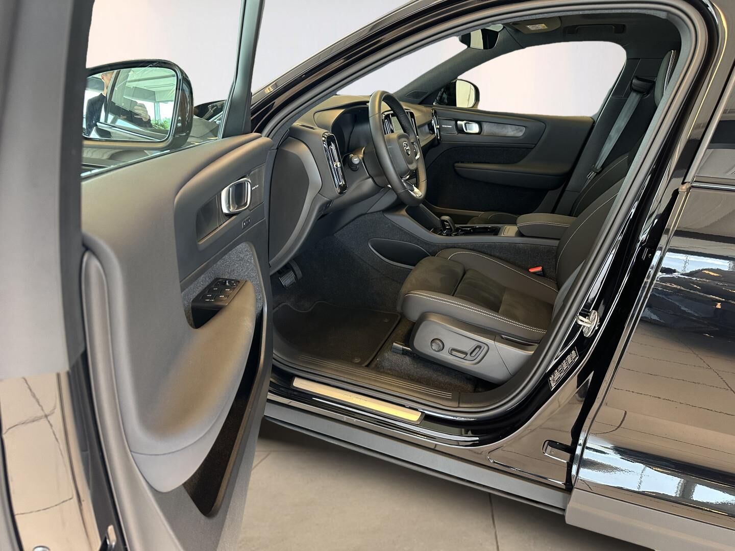 Volvo EX40 Extended Range Black Edition