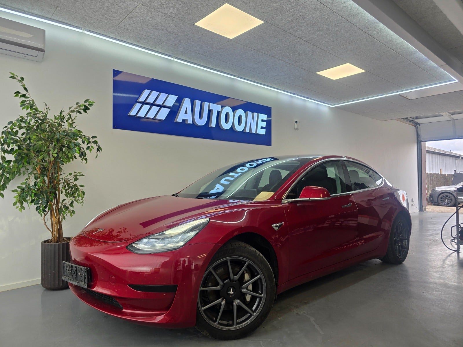 Billede af Tesla Model 3 Standard Range+ RWD