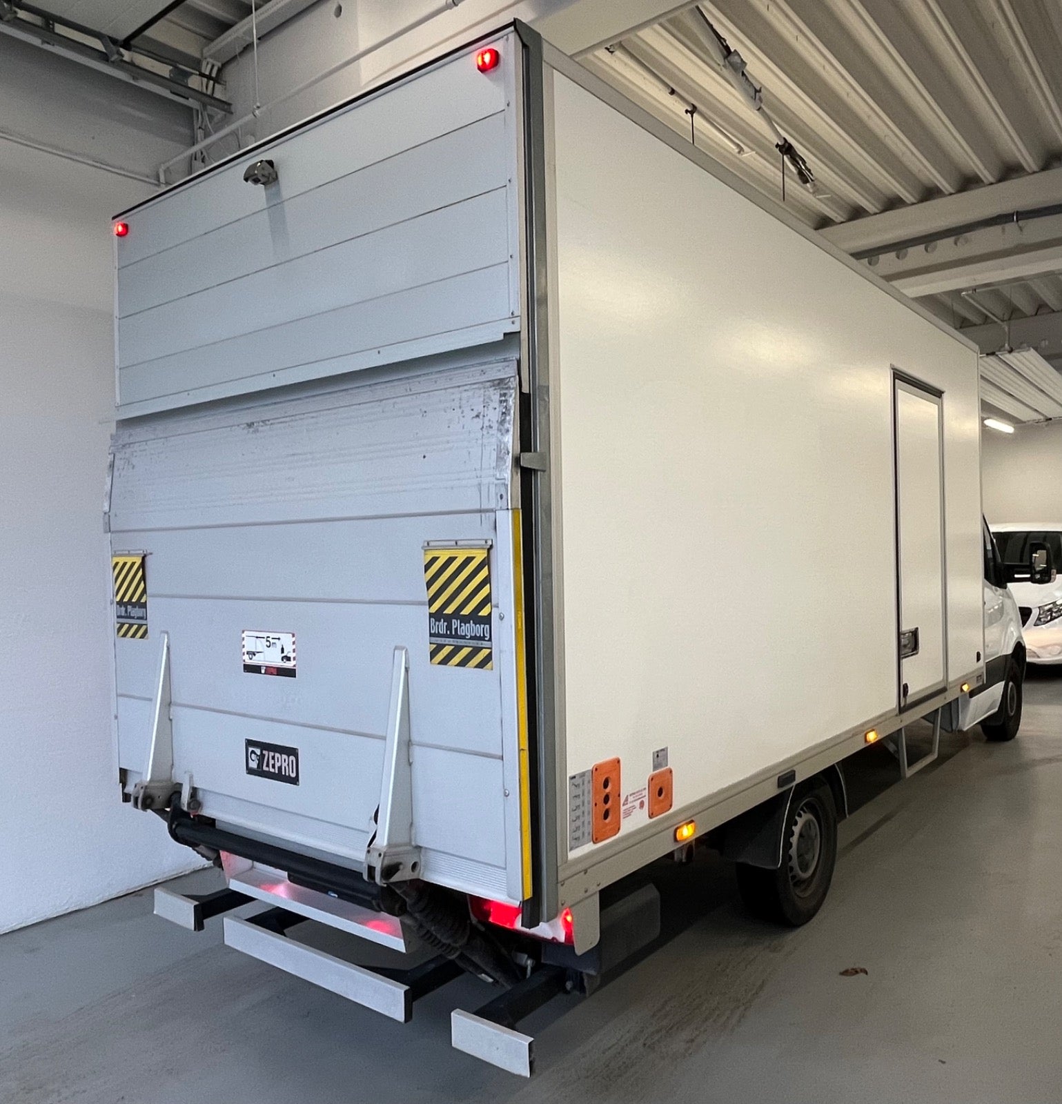 Billede af Mercedes Sprinter 317 2,0 CDi A3 Alukasse m/lift aut. RWD