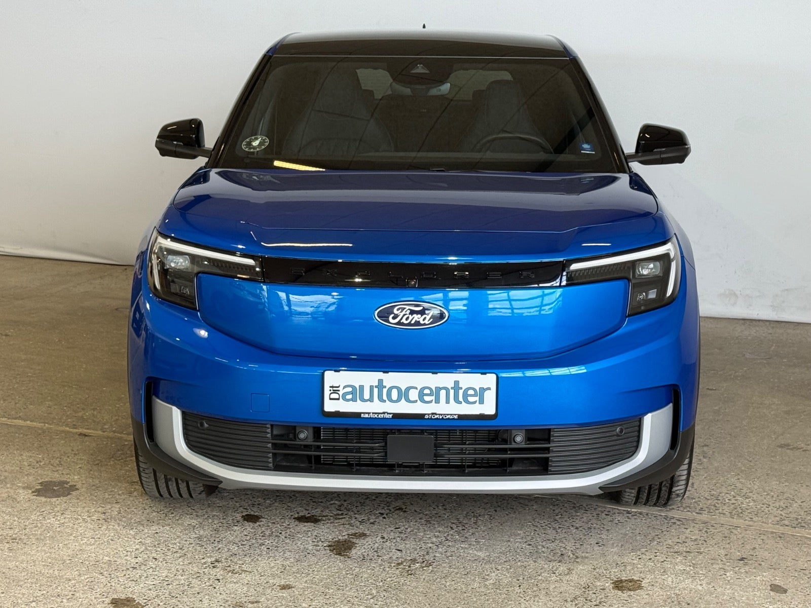 Ford Explorer Premium Extended Range AWD