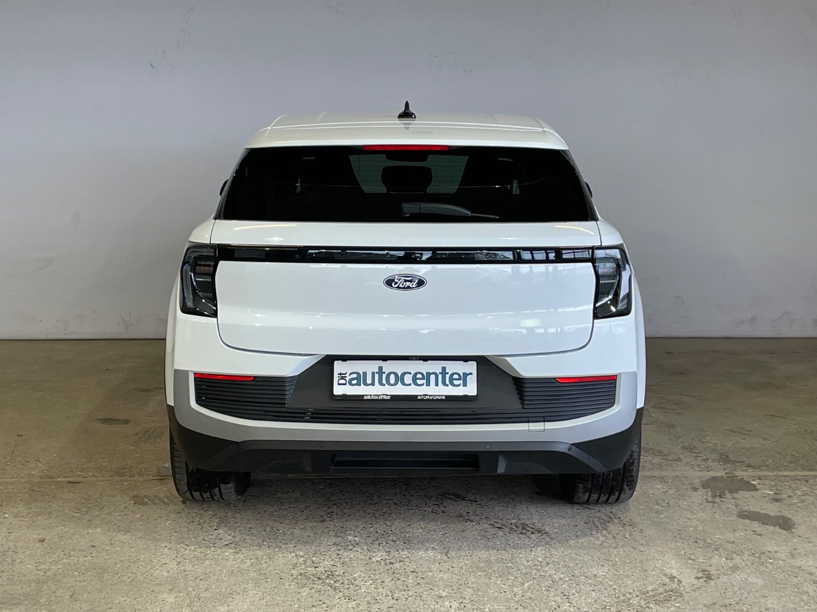 Ford Explorer Premium Extended Range