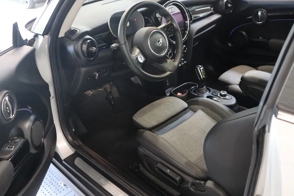 MINI Cooper SE Classic Trim