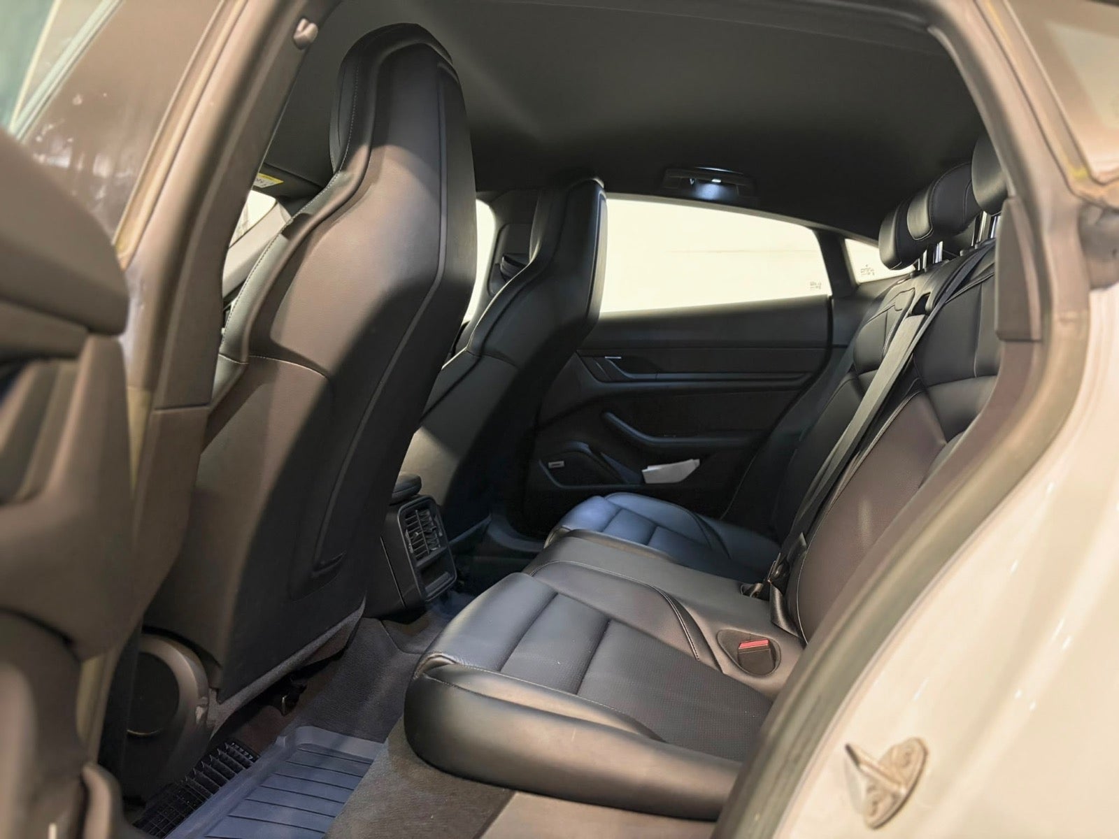 Porsche – Taycan