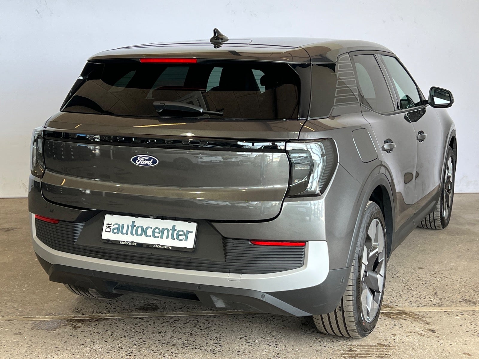 Ford Explorer Premium Extended Range AWD