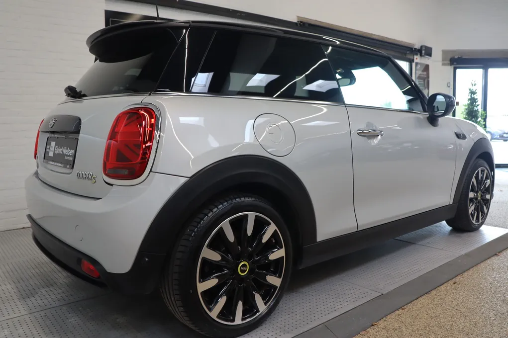 MINI Cooper SE Classic Trim
