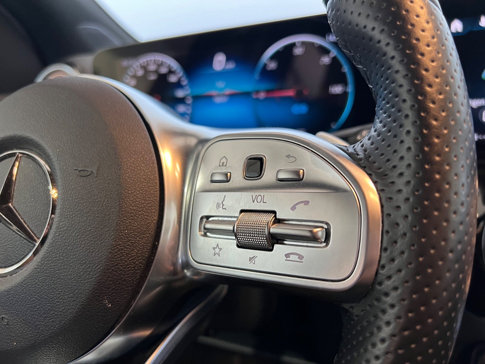 Mercedes EQA250 Electric Art
