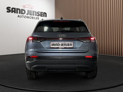 Audi Q4 e-tron Attraction Van