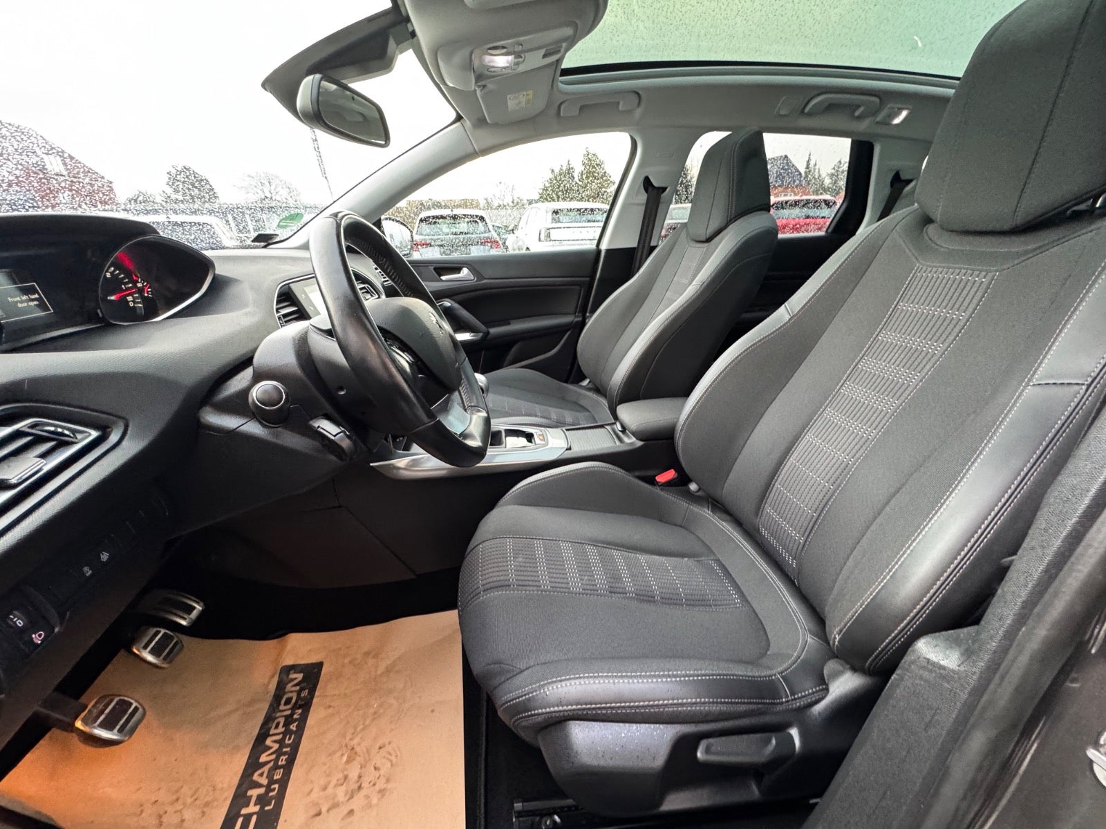 Billede af Peugeot 308 1,6 BlueHDi 120 Allure Sky SW