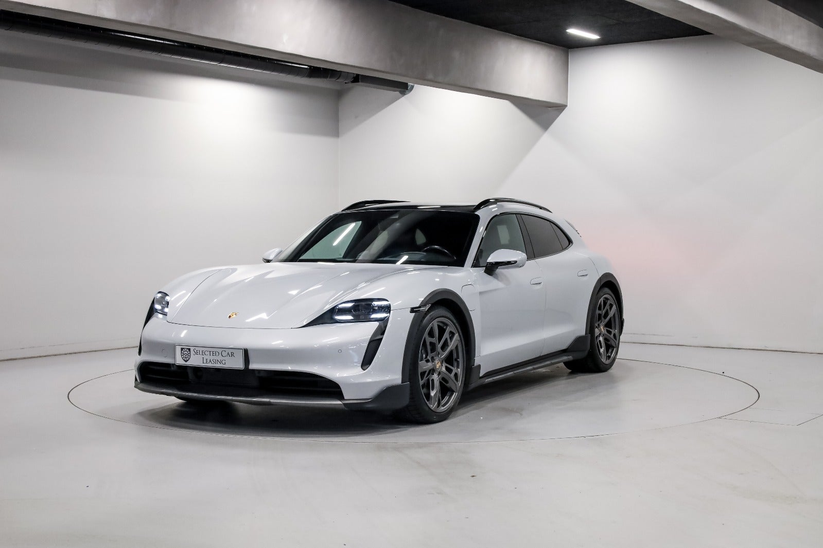 Porsche Taycan 4 Performance+ Cross Turismo