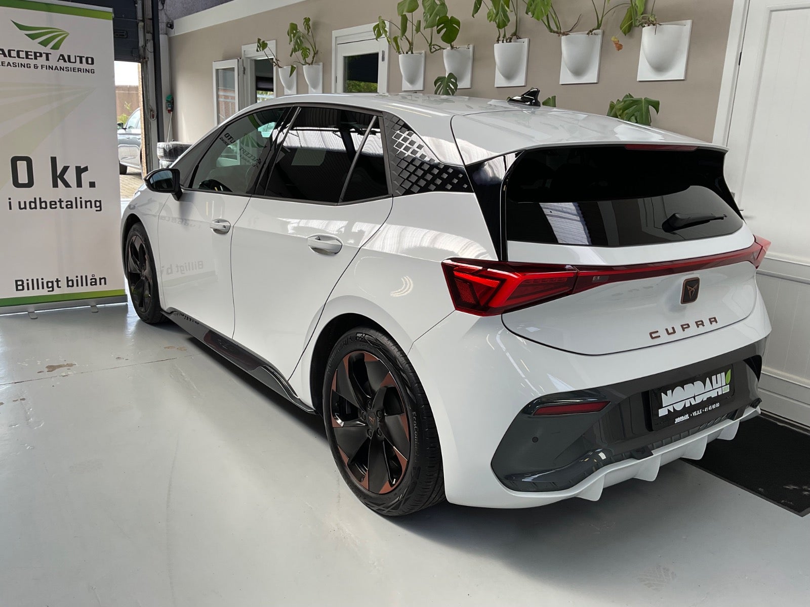 Cupra Born 58 e-Boost 5d - 4