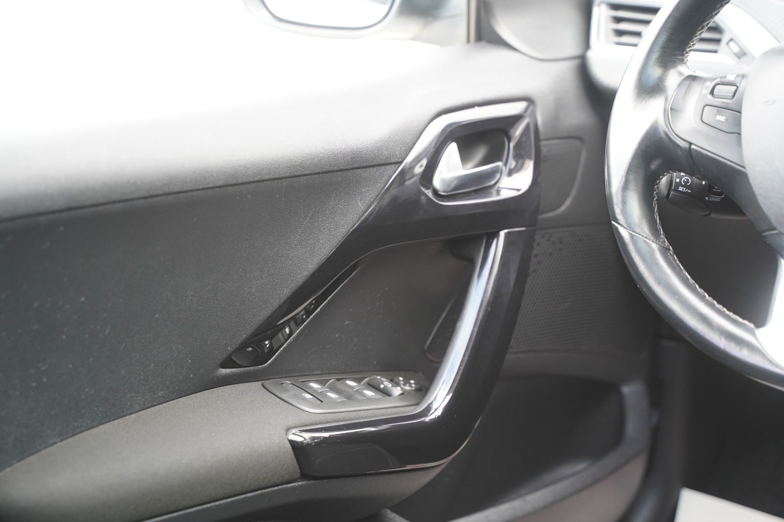 Billede af Peugeot 208 1,6 BlueHDi 100 Allure Sky