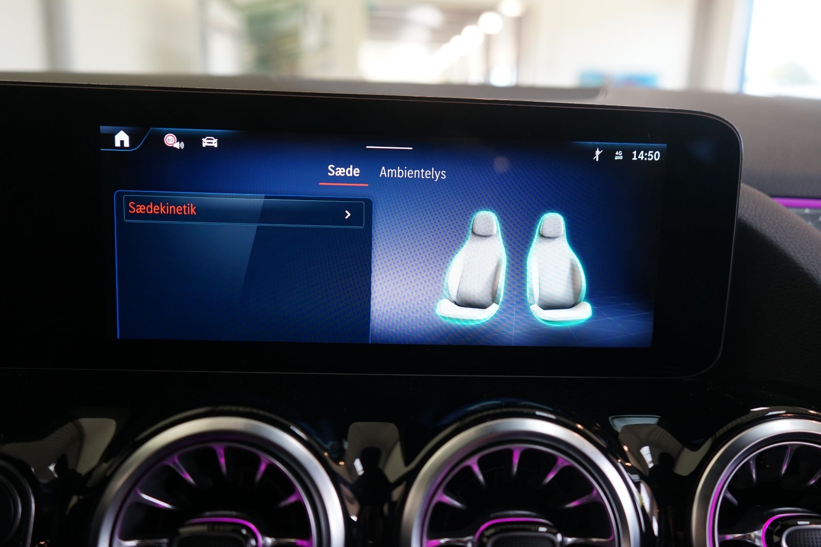 Mercedes EQA250+