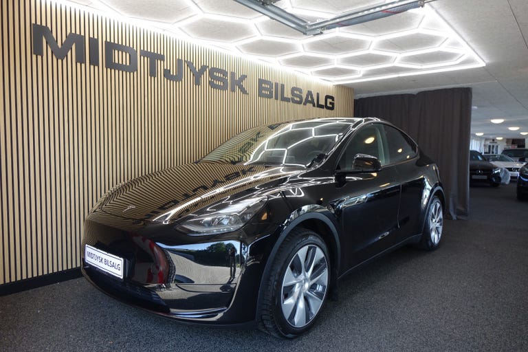 Tesla Model Y Long Range AWD