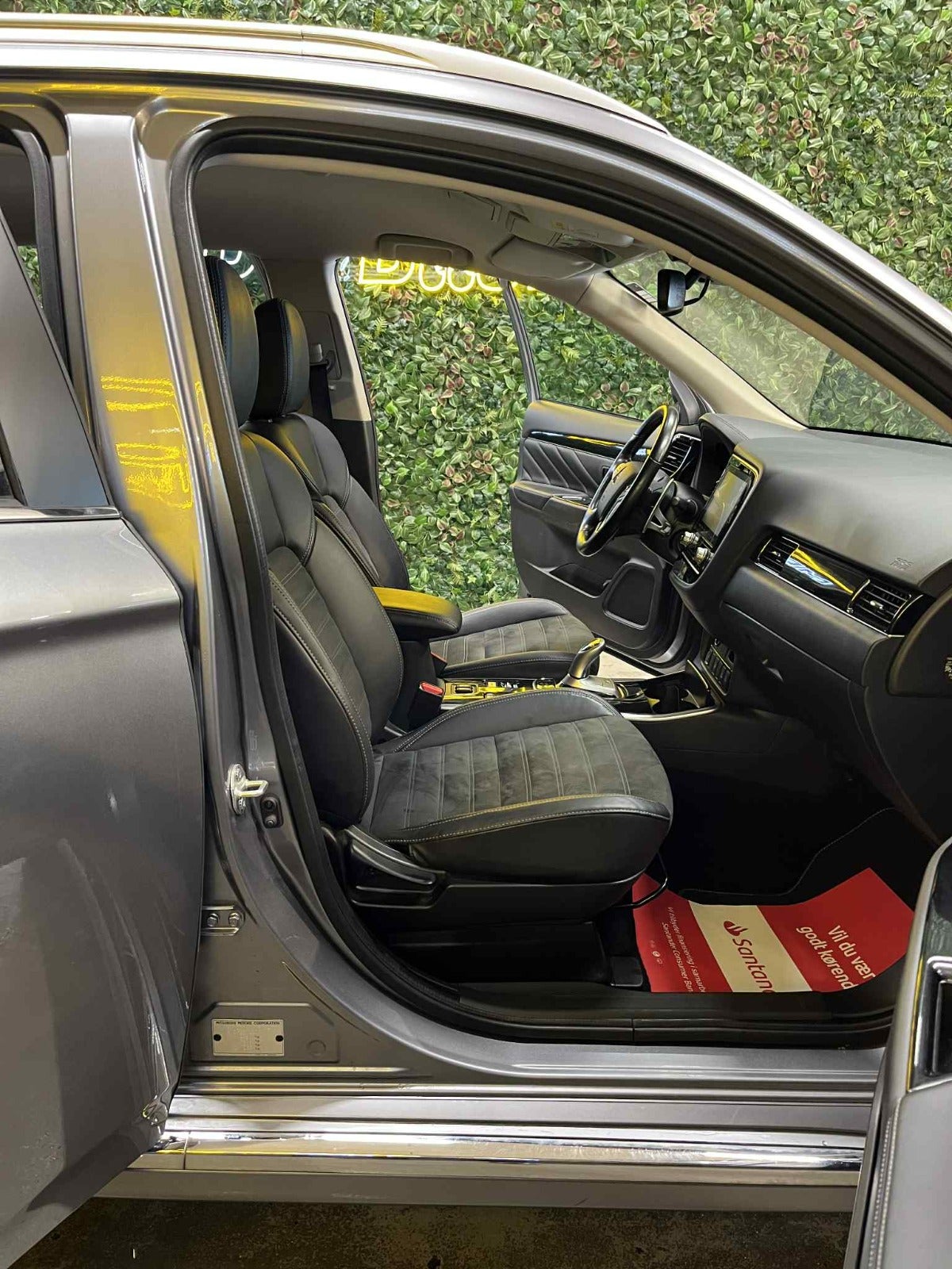 Billede af Mitsubishi Outlander 2,4 PHEV Intense CVT 4WD