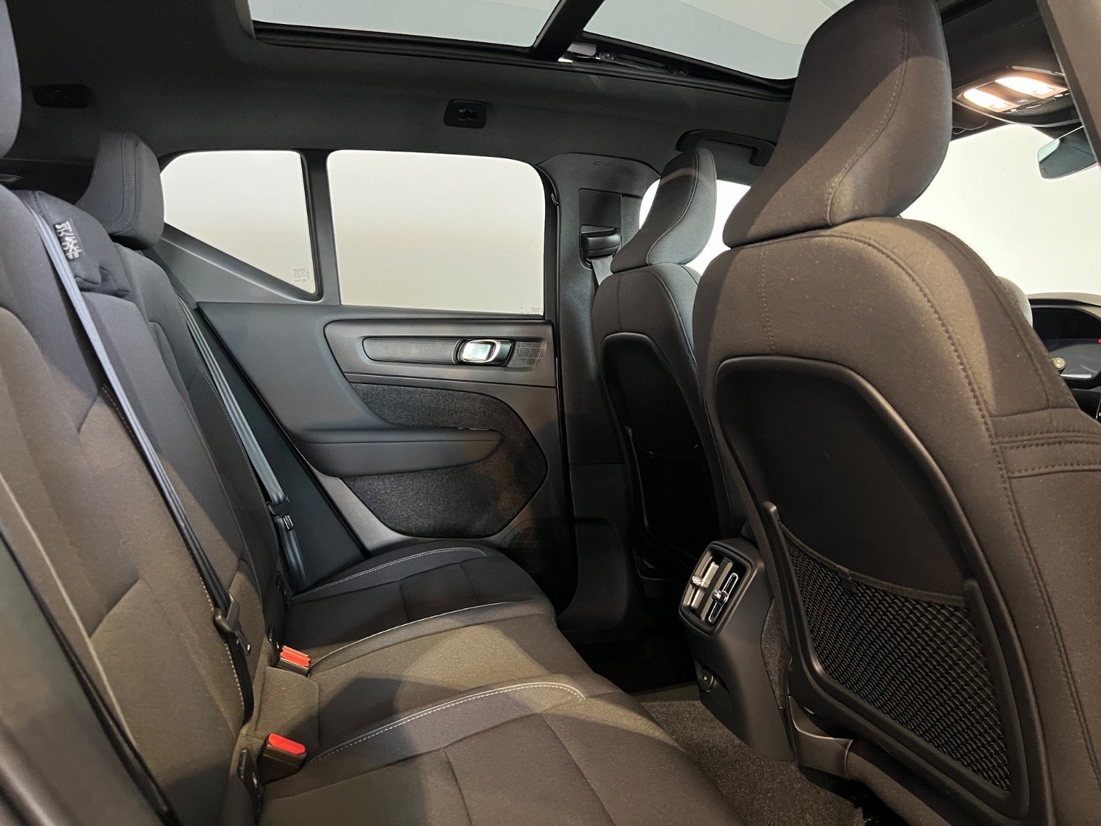 Volvo XC40 ReCharge Extended Range Ultra Dark