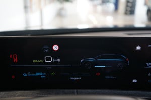 Peugeot e-5008