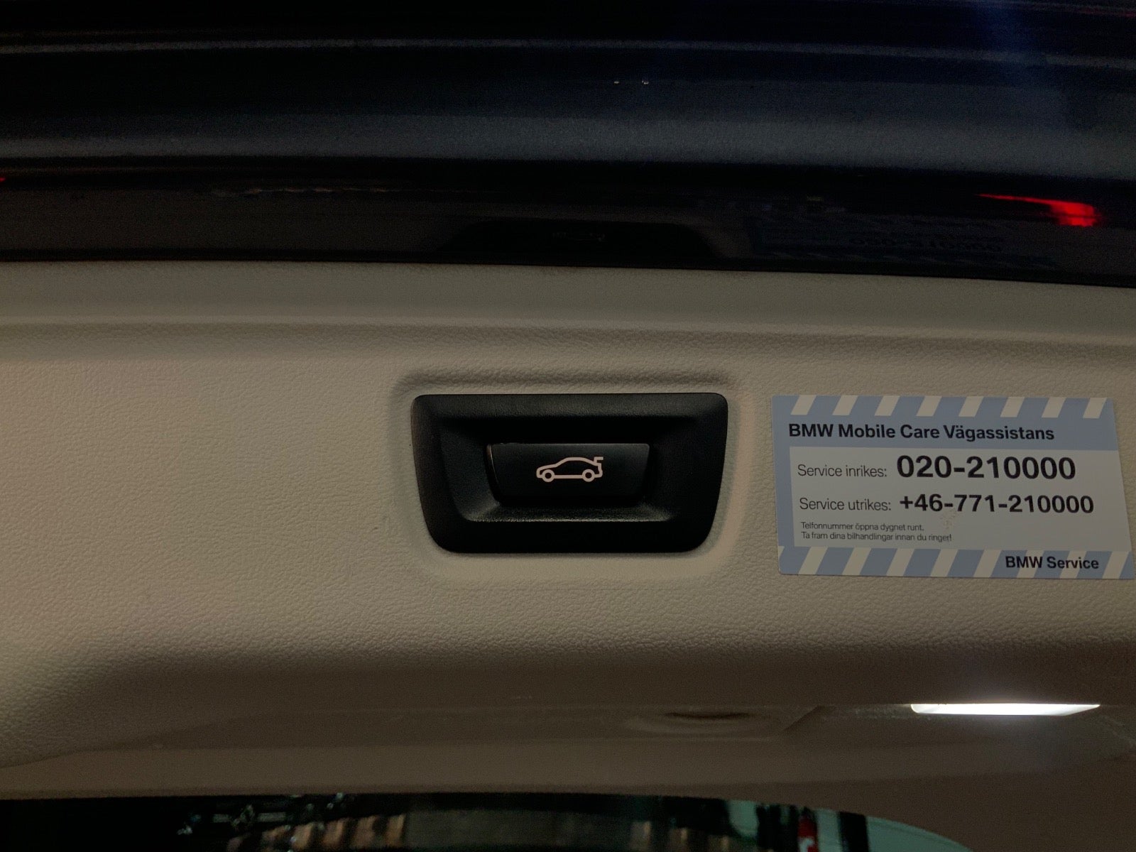 BMW 330e (6/8)