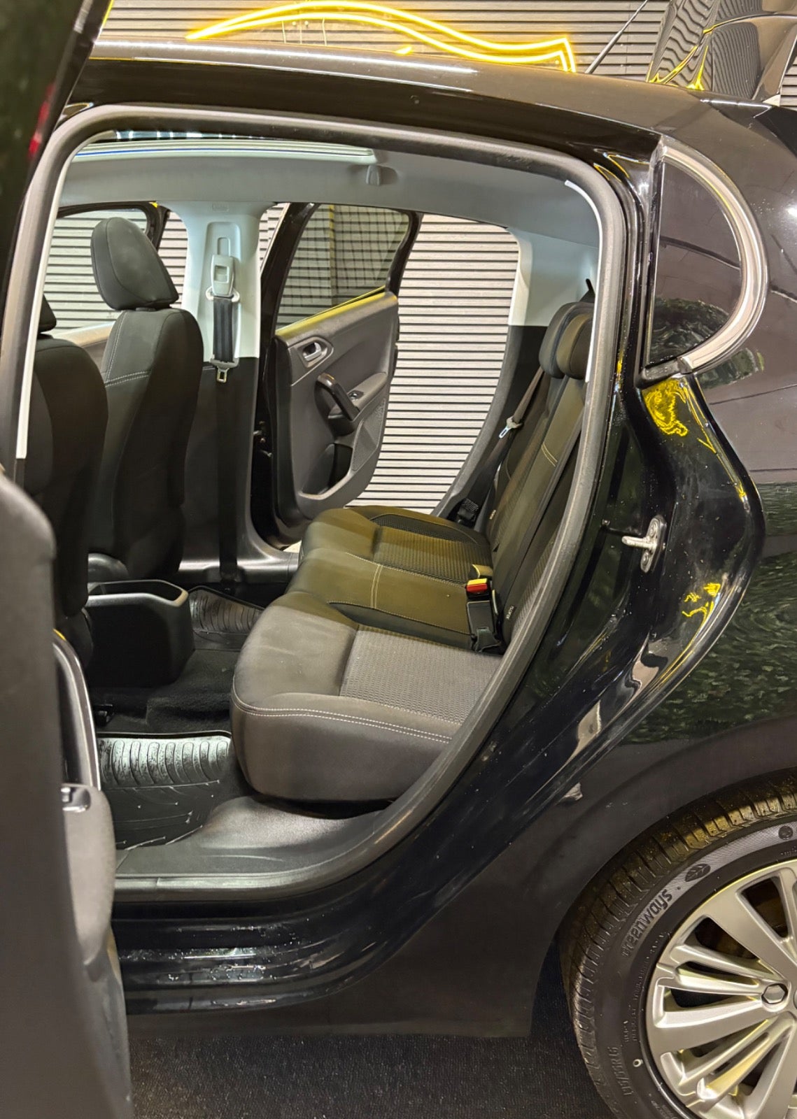 Billede af Peugeot 208 1,2 PureTech 82 Allure Sky