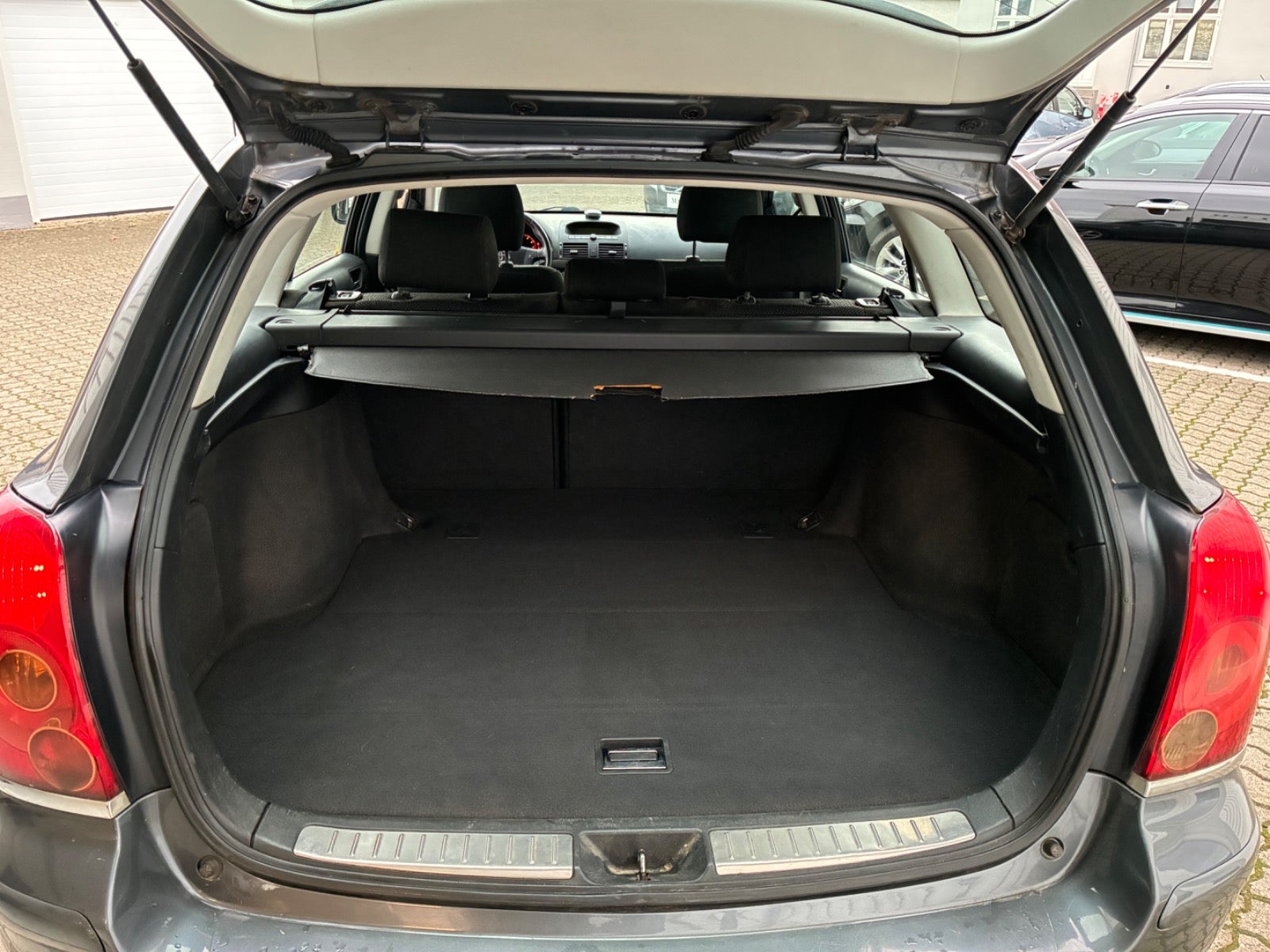 Billede af Toyota Avensis 1,8 VVT-i Sol stc.