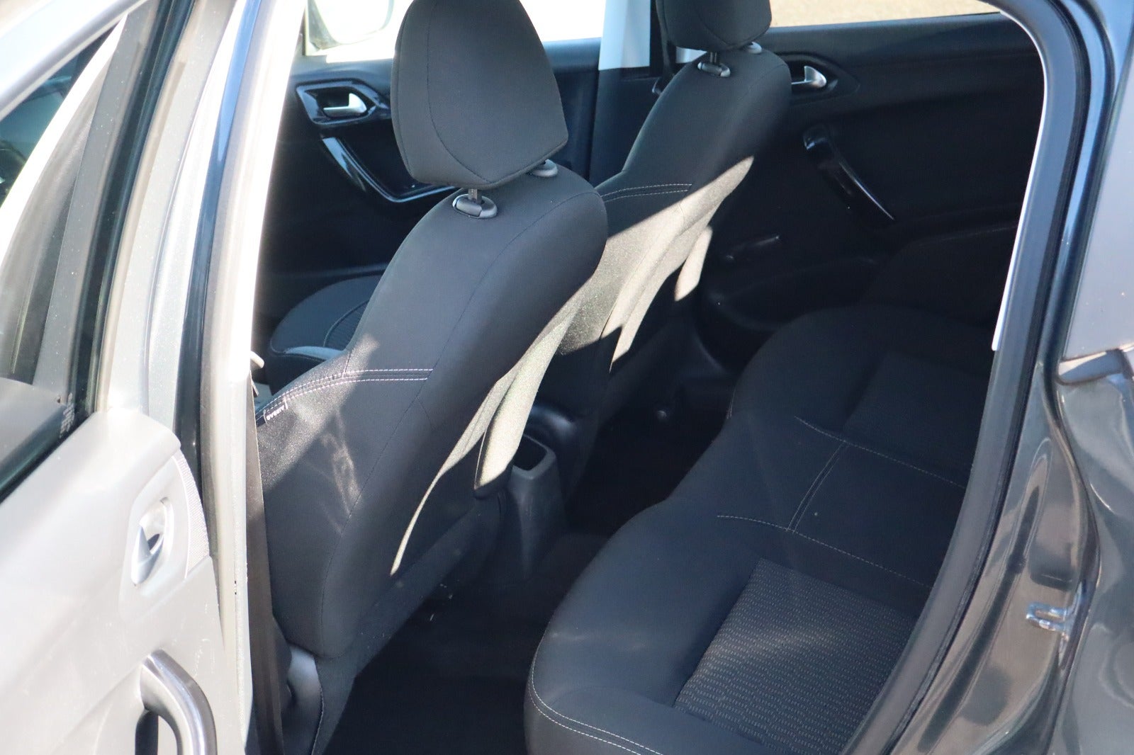 Billede af Peugeot 208 1,6 BlueHDi 100 Allure Sky