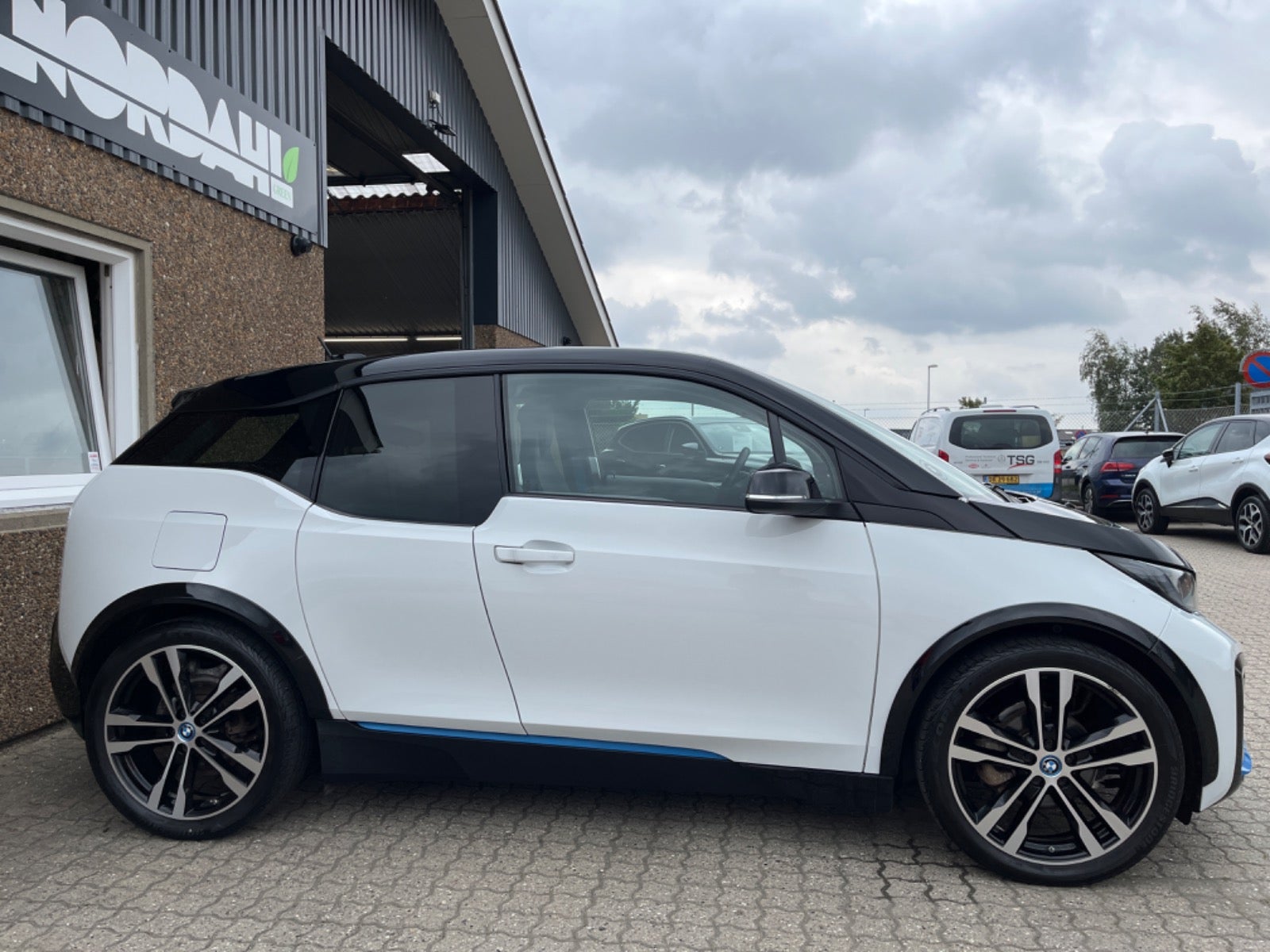 BMW i3s  Charged Plus 5d - 4