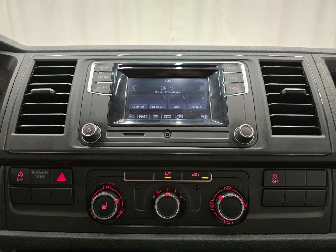 VW Transporter TDi 102 Kassevogn lang