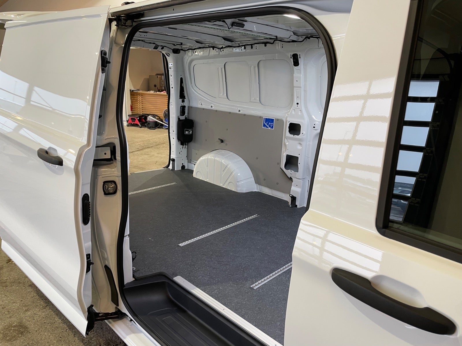 VW e-Transporter Comfort Kassevogn LWB