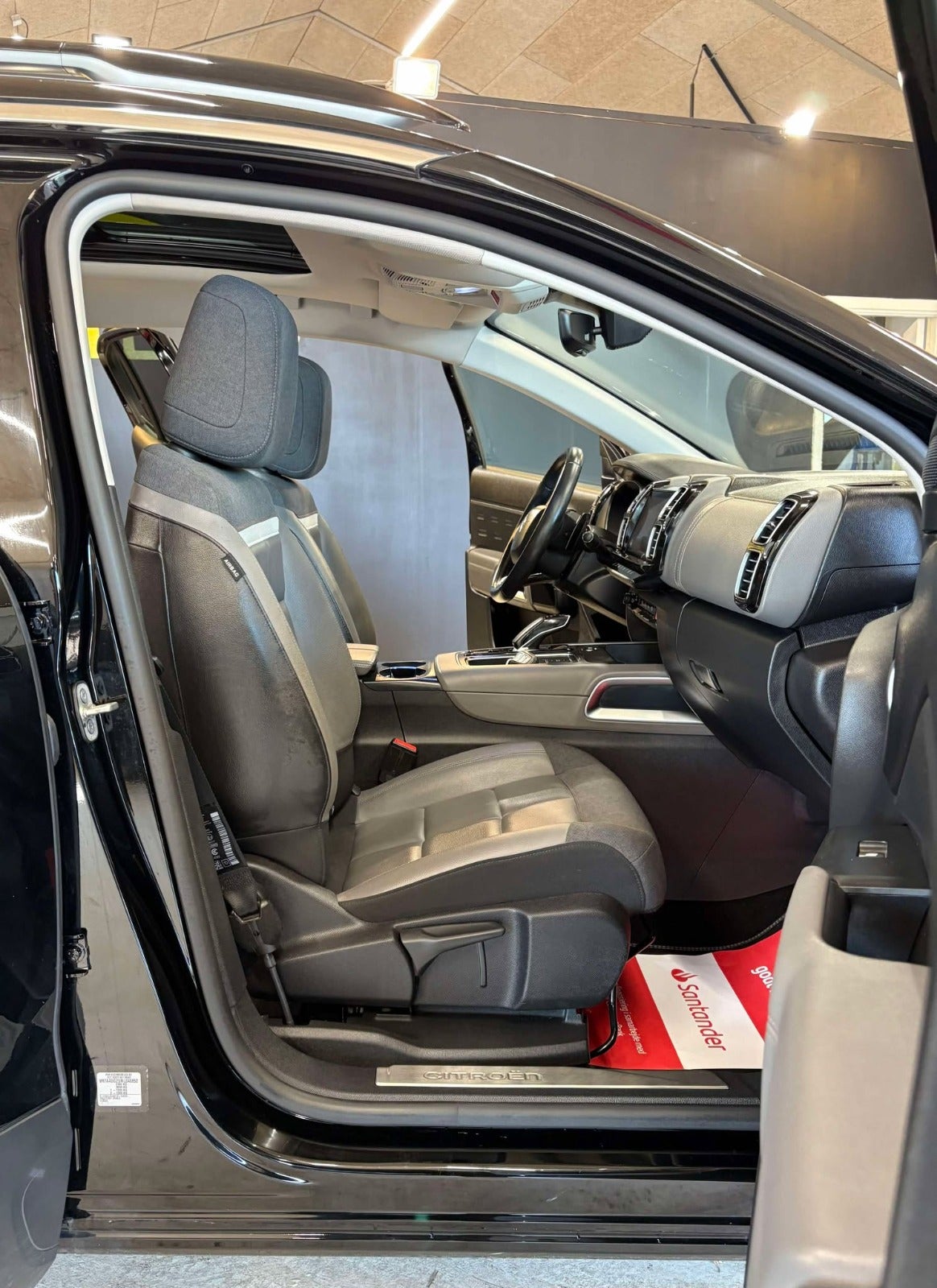 Billede af Citroën C5 Aircross 1,6 Hybrid Iconic Black Edition EAT8