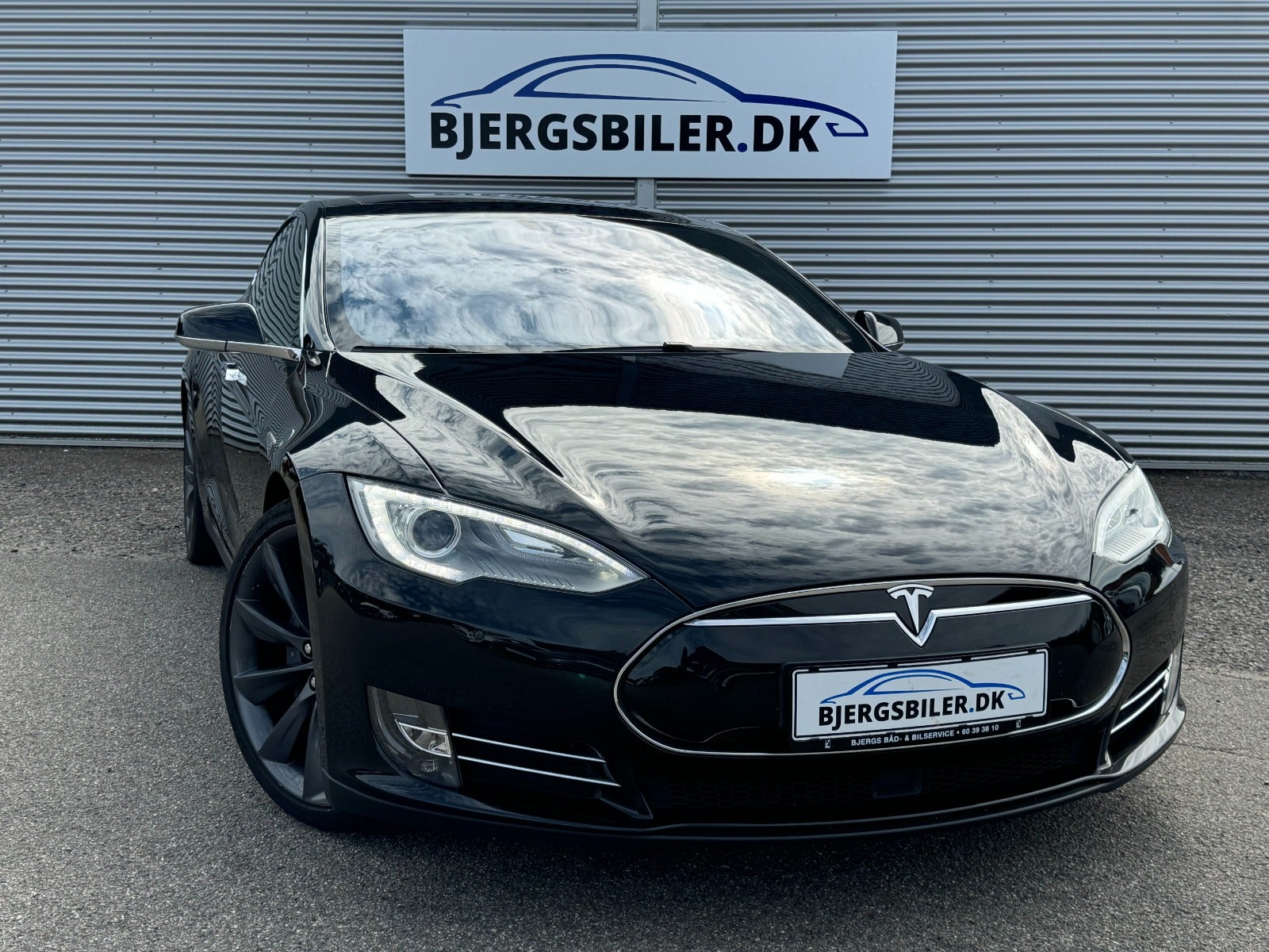 Tesla Model S 2015