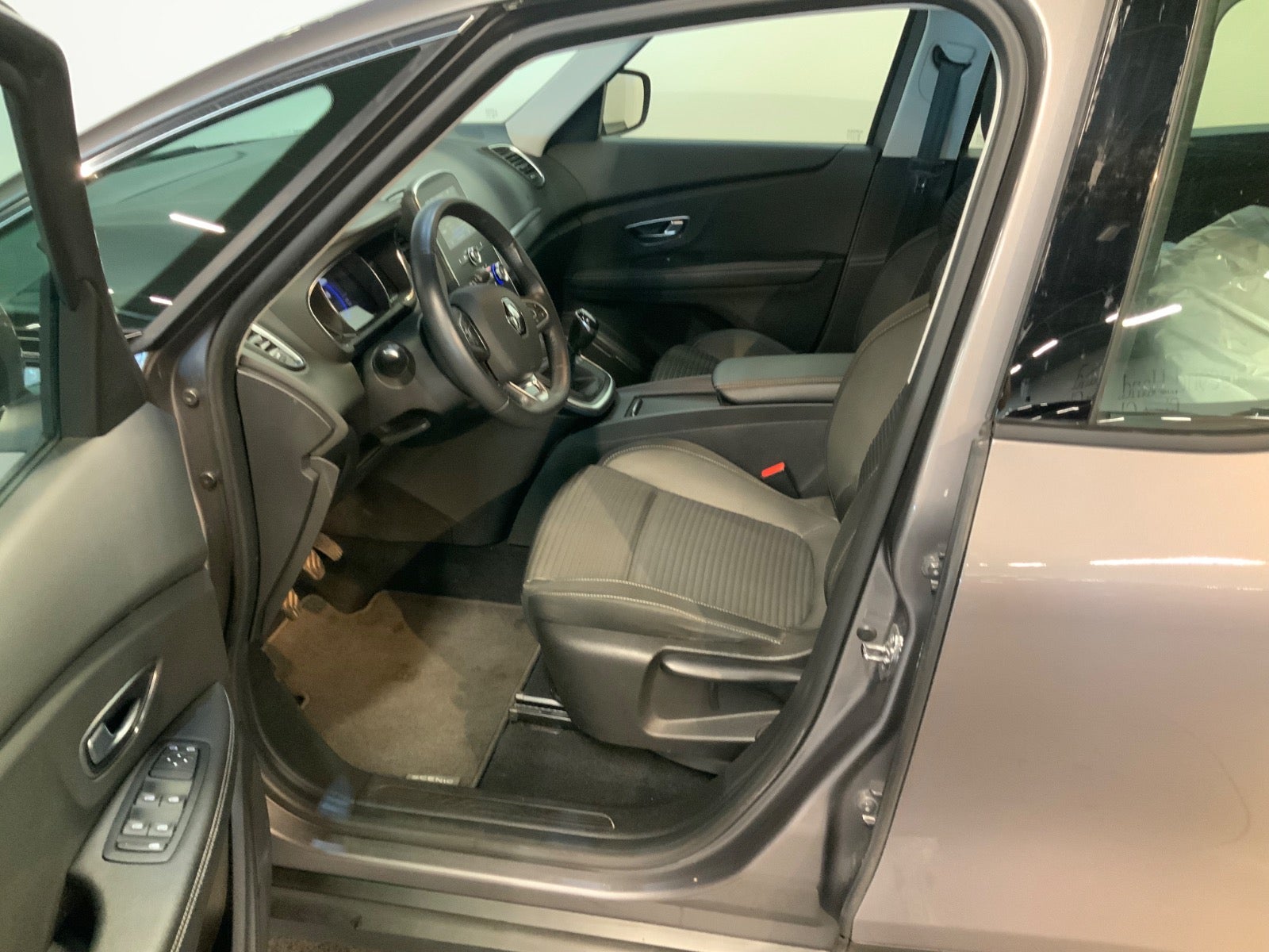 Renault Scenic IV (8/8)