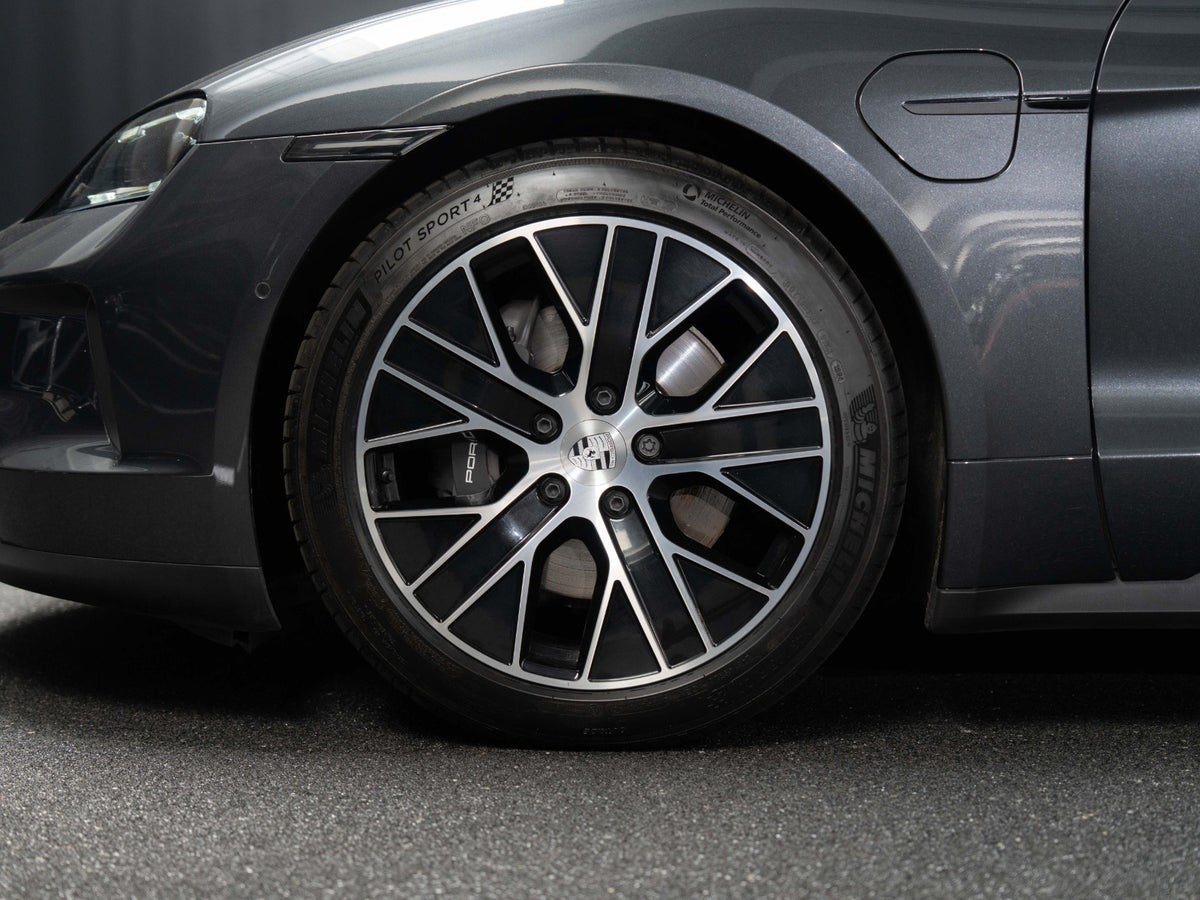 Gallery image 6 of 18