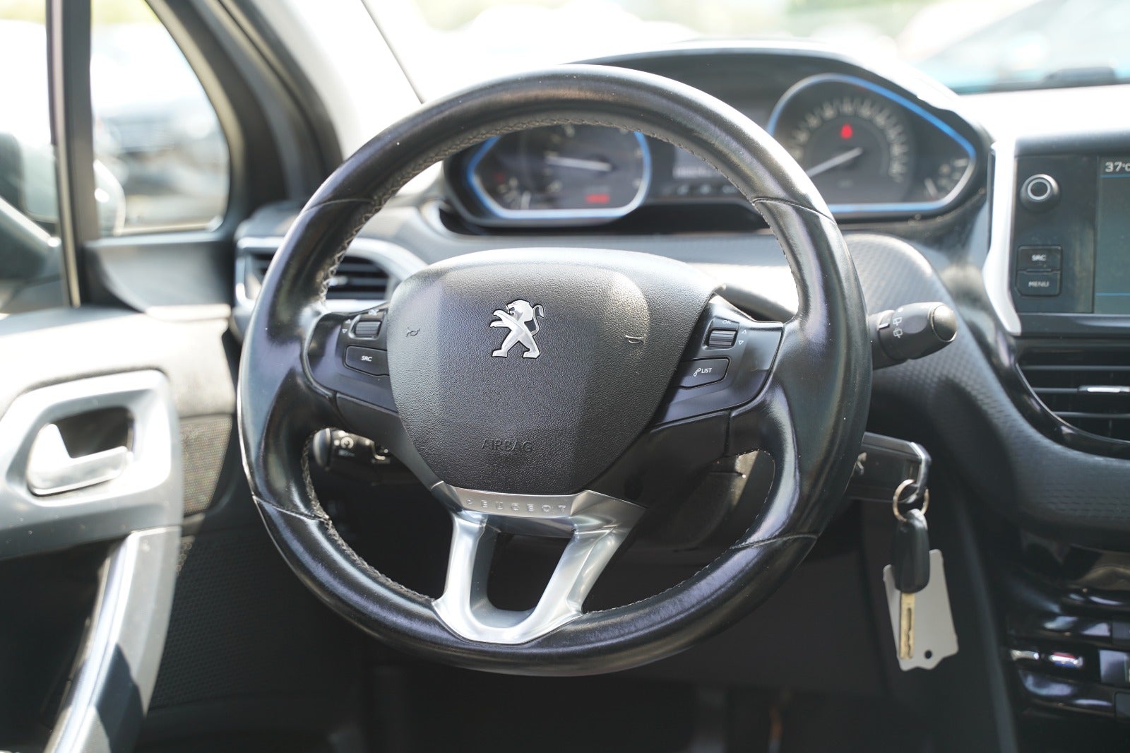 Billede af Peugeot 2008 1,6 BlueHDi 100 Allure Sky
