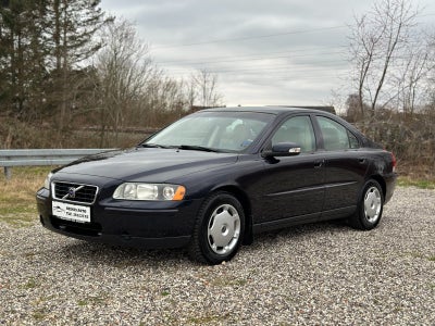 Volvo S60 2,4 140 Benzin modelår 2007 km 236000 Blå nysynet ABS airbag servostyring, fjernb. c.lås, 