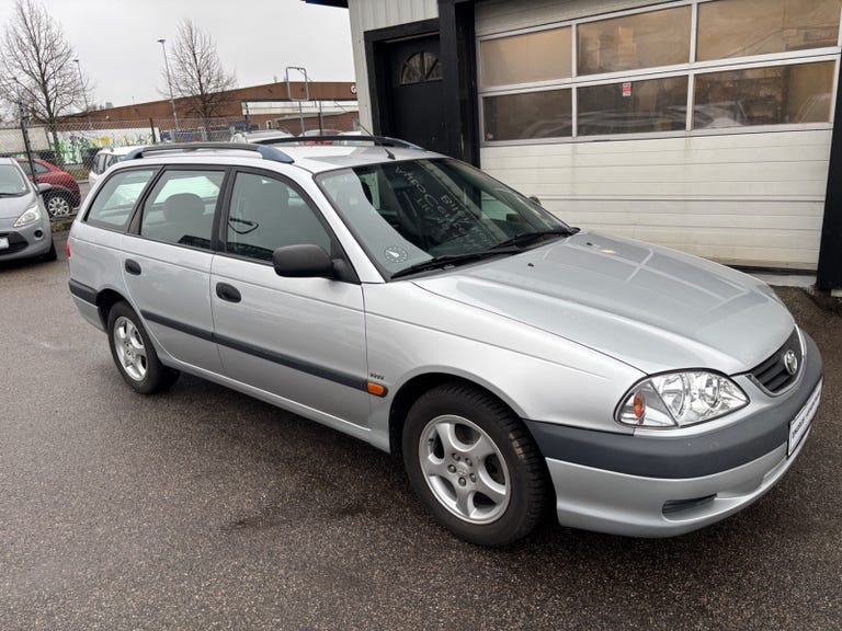 Toyota Avensis VVT-i Natura stc.