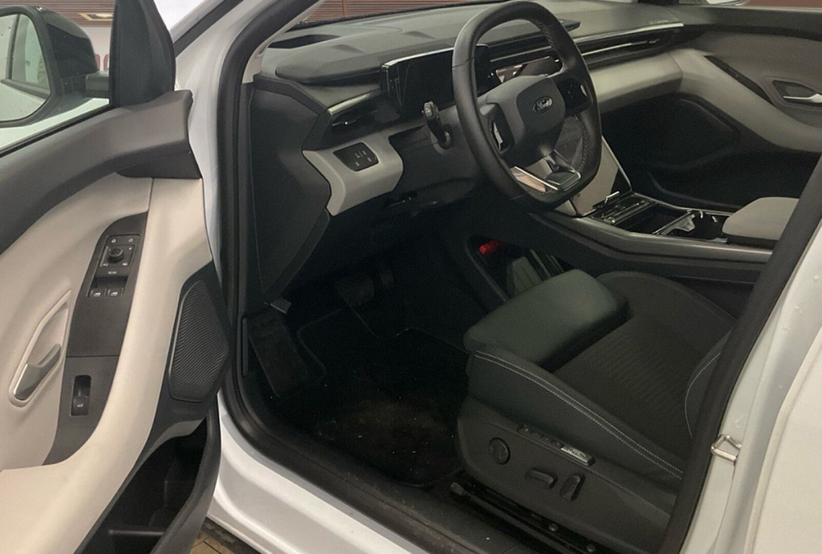 Ford Explorer Select Extended Range