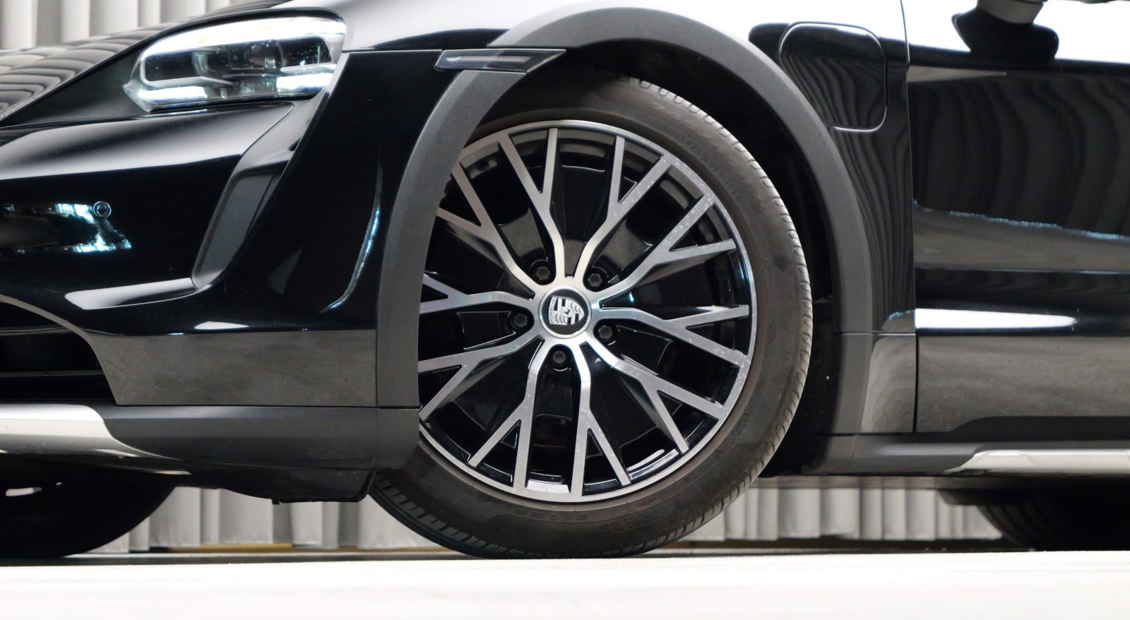 Porsche Taycan 4 Performance+ Cross Turismo