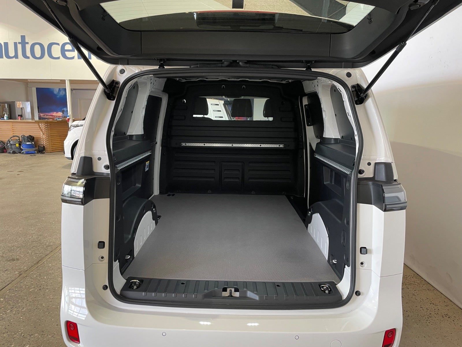 VW ID.Buzz Cargo Pro