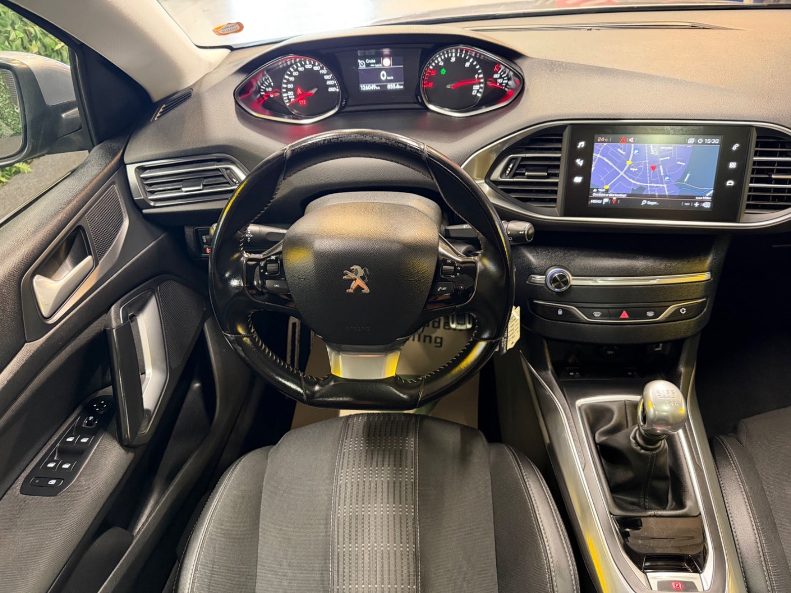 Billede af Peugeot 308 1,6 BlueHDi 120 Allure Sky