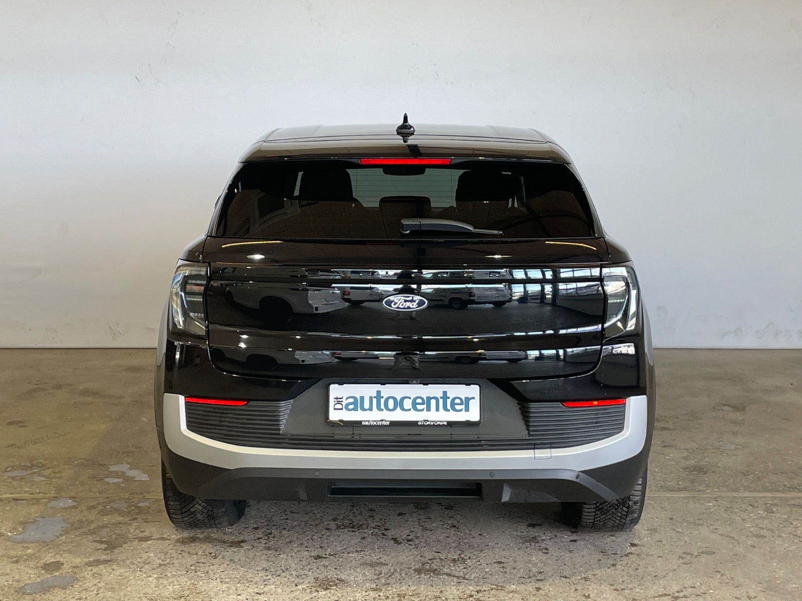 Ford Explorer Select Extended Range AWD