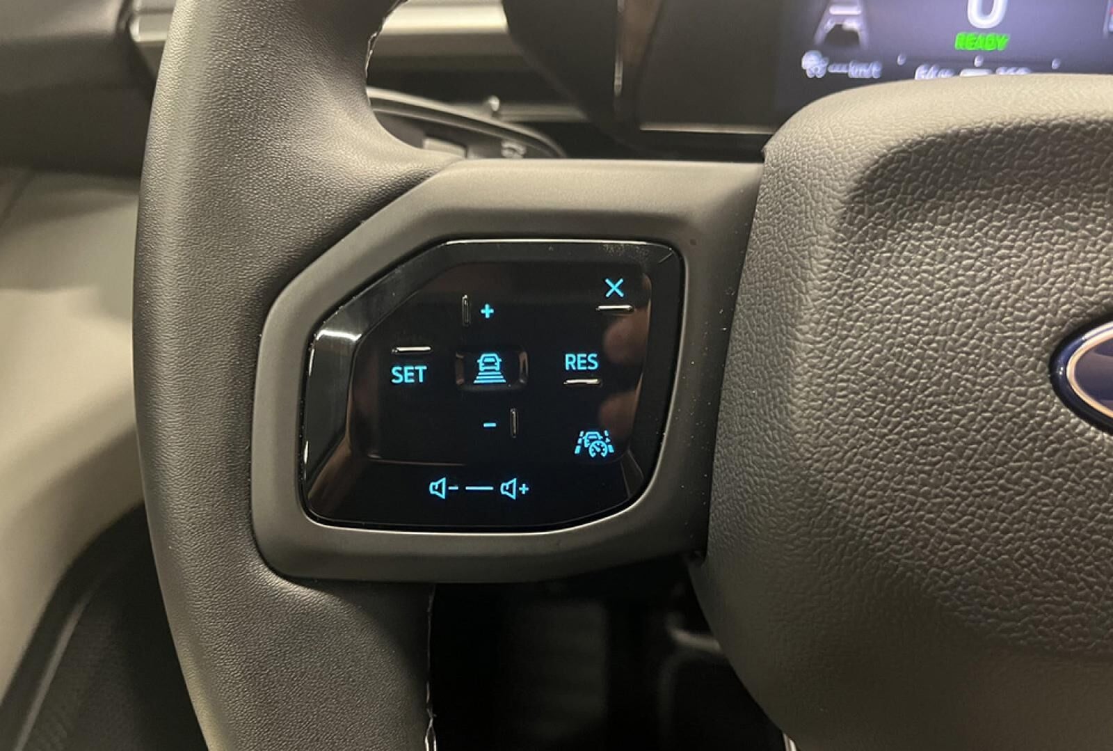 Ford Explorer Select Extended Range