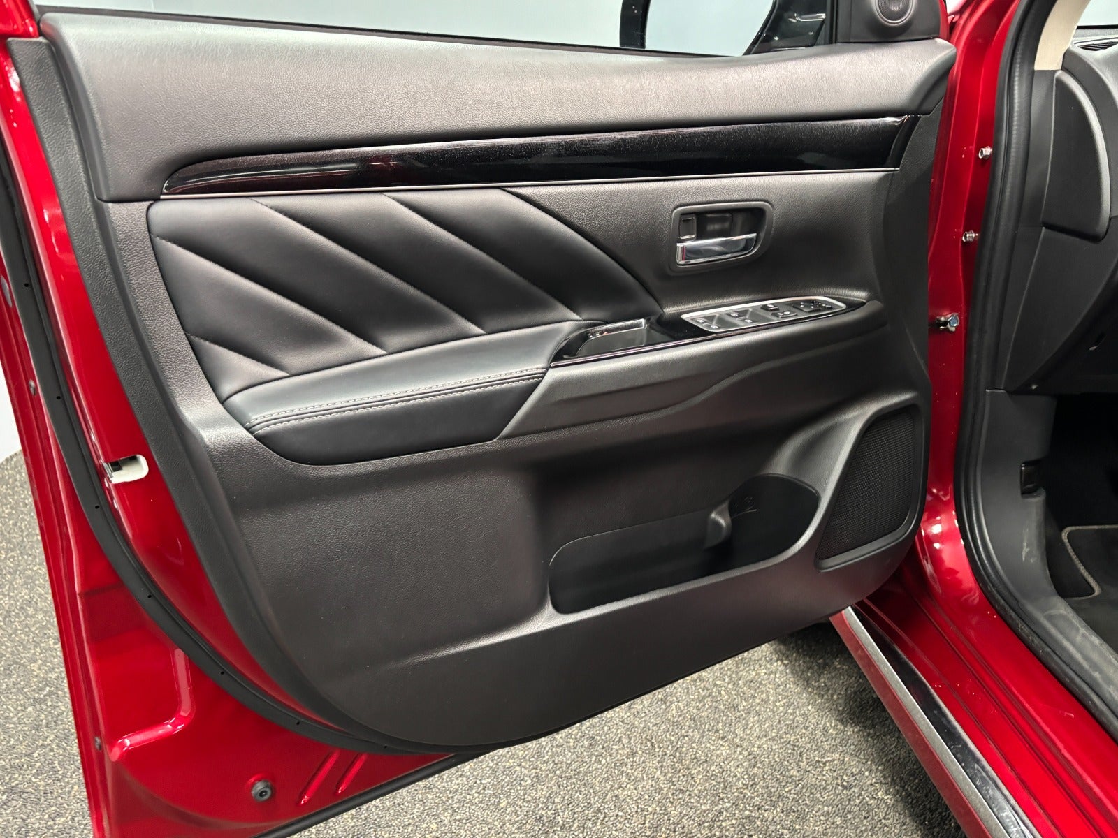 Billede af Mitsubishi Outlander 2,4 PHEV Inform+ CVT 4WD