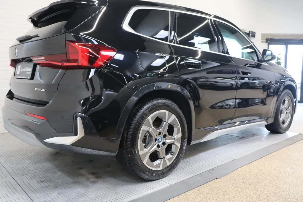BMW iX1 xDrive30 X-Line