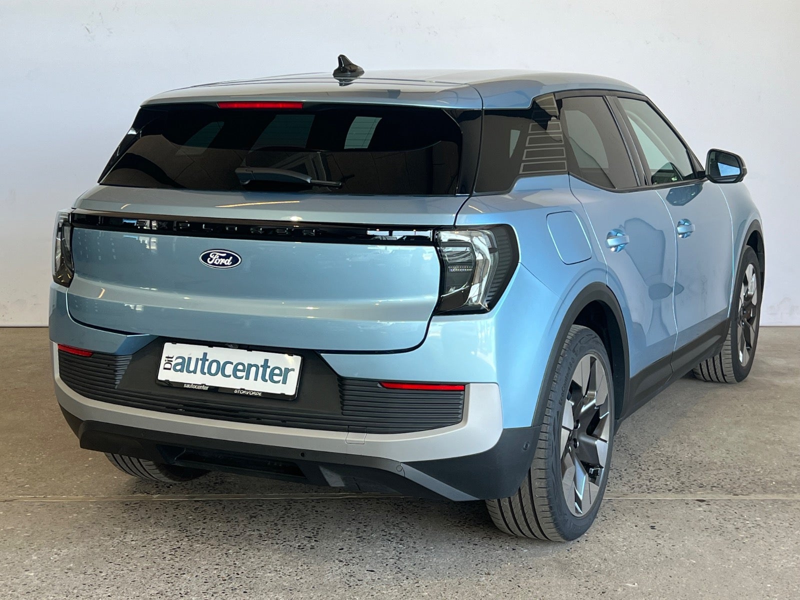 Ford Explorer Premium Extended Range