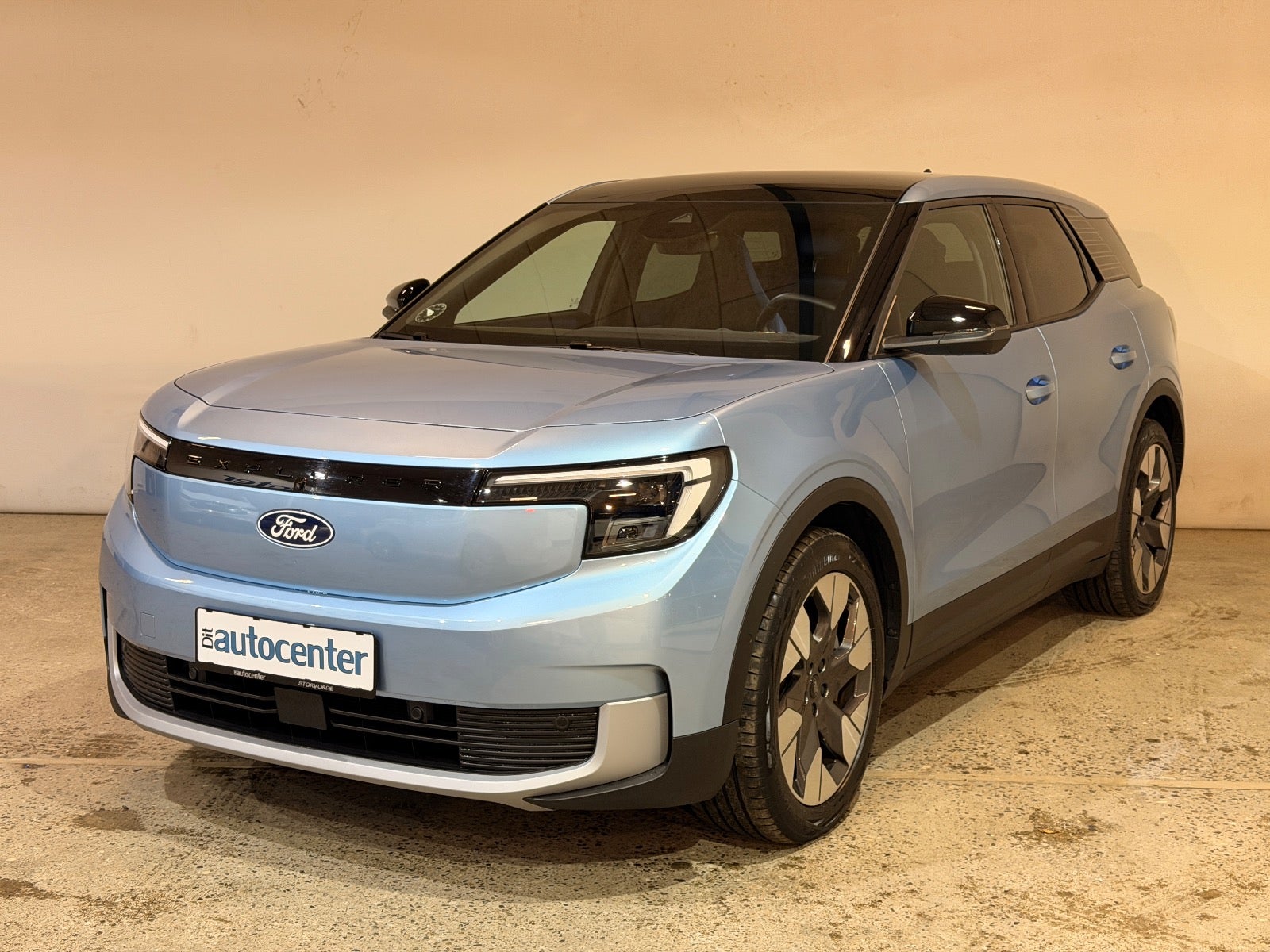 Ford Explorer Premium Extended Range