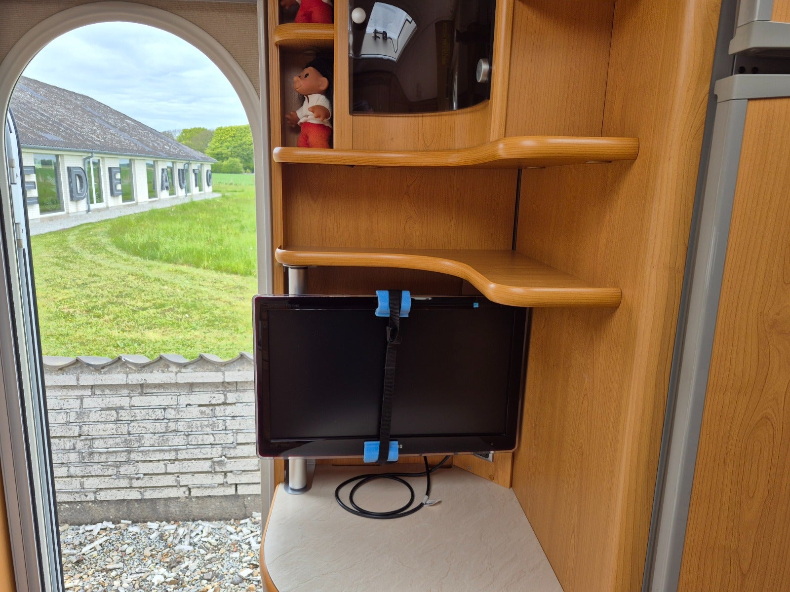 Kabe Royal 560 KS XL  – 8